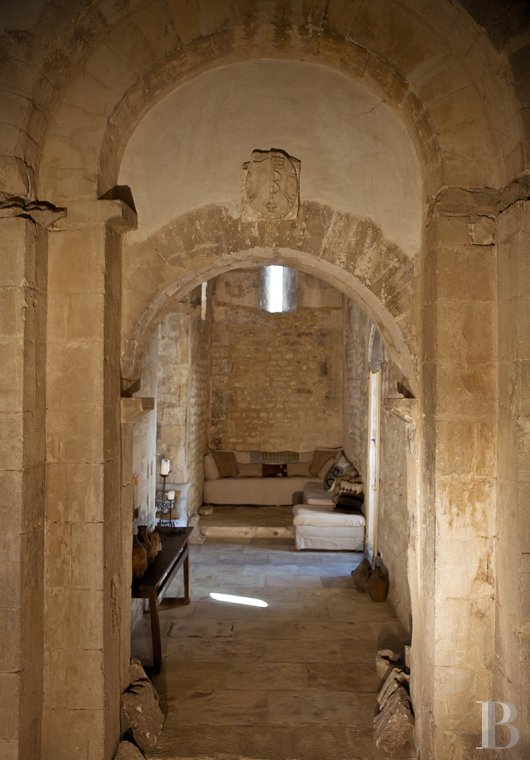 A former medieval priory open to travellers, in the heart of a wild, green valley between Apt and Lourmarin - photo  n°10