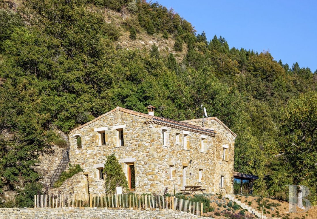 An 18th century hamlet with a contemporary spirit, surrounded by mountains in Drôme Provençale - photo  n°8