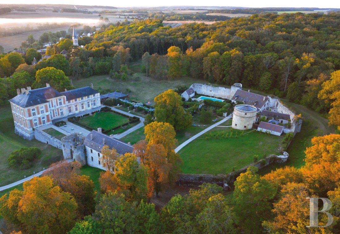 A princely chateau dedicated to organising luxurious events  to the north of the Yvonne, not far from Paris - photo  n°1