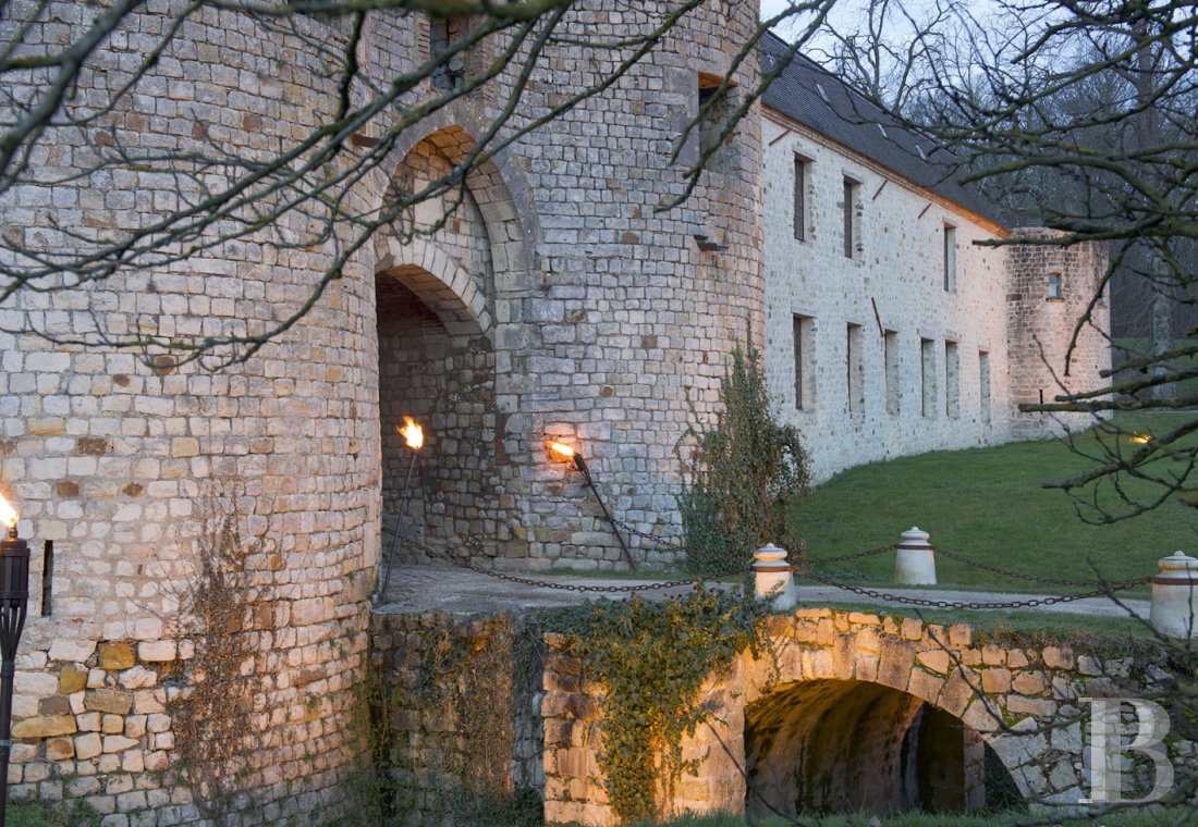 A princely chateau dedicated to organising luxurious events  to the north of the Yvonne, not far from Paris - photo  n°26