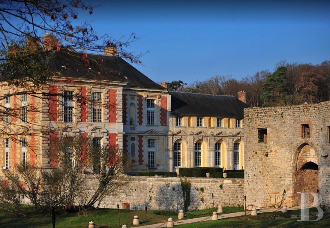 A princely chateau dedicated to organising luxurious events  to the north of the Yvonne, not far from Paris - photo  n°4