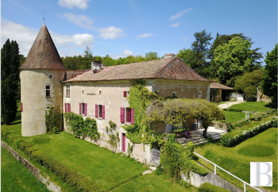 A manor house nestled in the hills of the Dordogne, to the north-west of Périgueux - photo  n°2