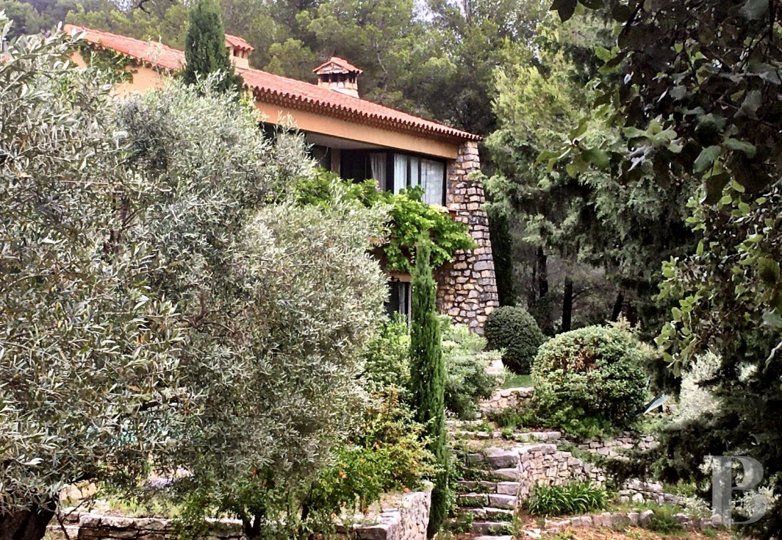 A 1960's architect's house hidden in the hills of Sanary-sur-Mer in the Var - photo  n°15