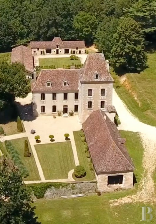 An old feudal motte transformed into a large holiday home in Dordogne, between Périgueux and Bergerac - photo  n°5