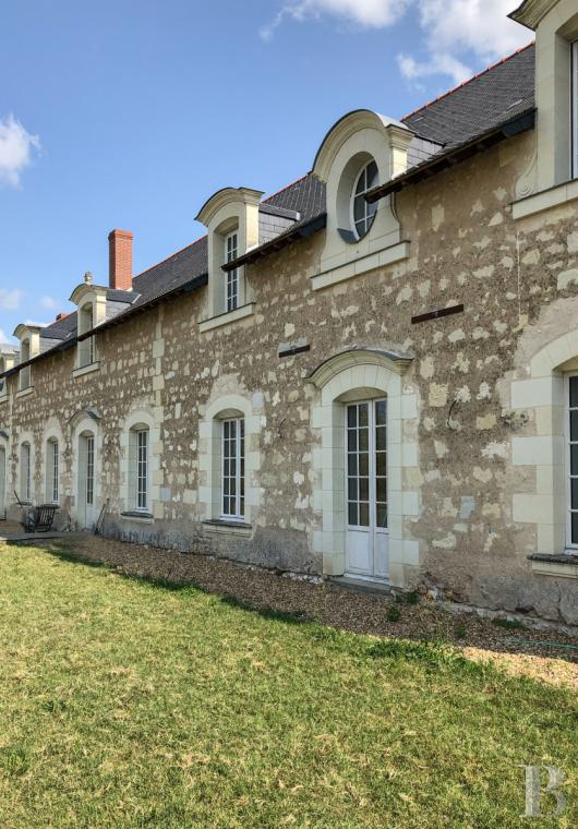 Character houses for sale - pays-de-loire - An old farm on an estate spanning almost 2 ha  in the area around Saumur