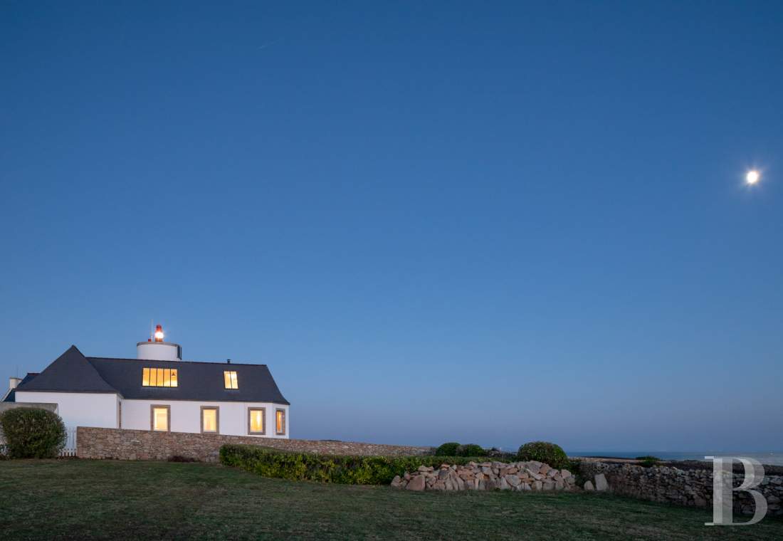 A former semaphore station overlooking the sea in Finistère, at the tip of Lervily - photo  n°21