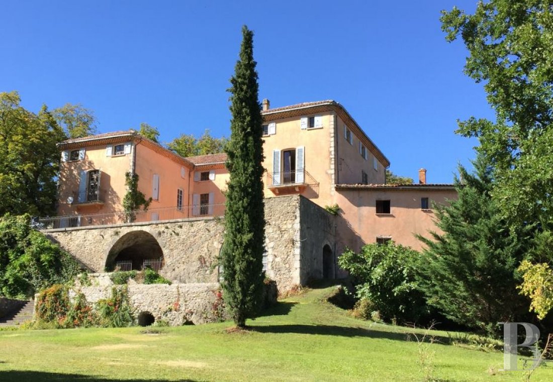 Castles / chateaux for sale near Sisteron Alpes de Haute Provence