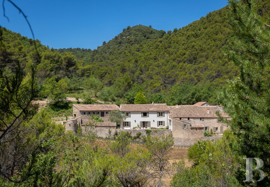 A renovated hamlet with an abundance of nature and a view of Mont Ventoux, to the south of Vaison-la-Romaine - photo  n°1