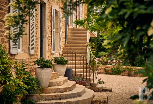 A carefully renovated winegrower's house in the heart of a famous Côte Chalonnaise vineyard in Burgundy  - photo  n°2