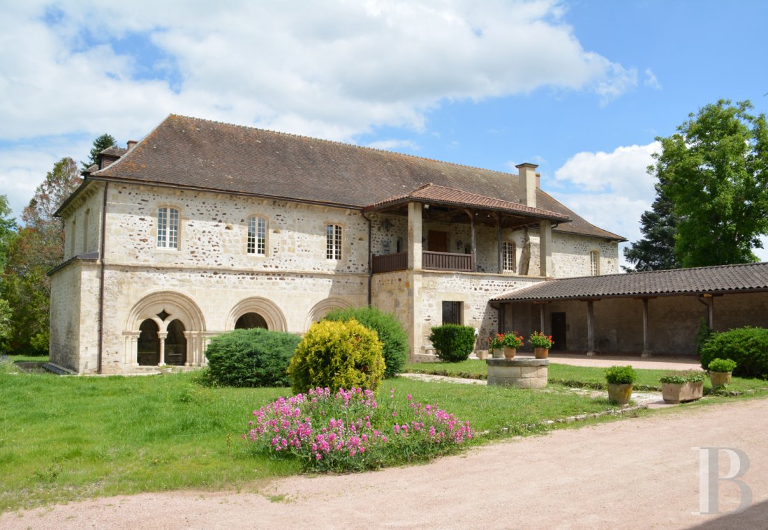 monastery for sale France auvergne   - 1