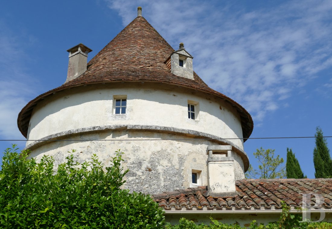 castles for sale France aquitaine historic buildings - 1