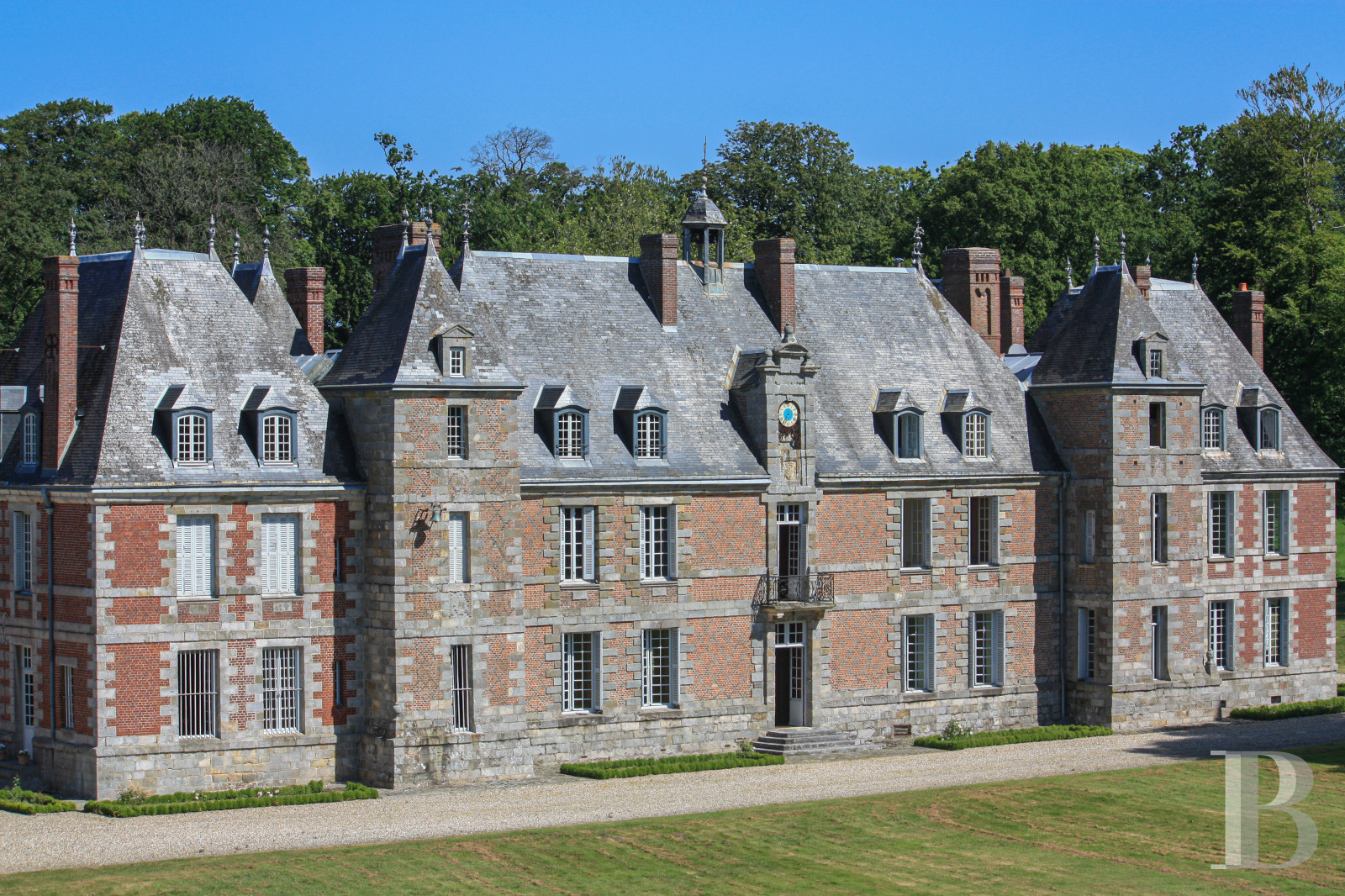 Castles / chateaux for sale in France near the Alabaster Coast