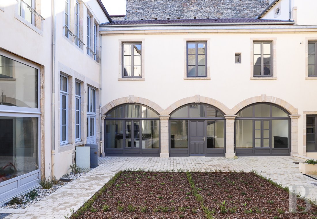 Mansion houses for sale in France in the historic centre of Burgundy’s