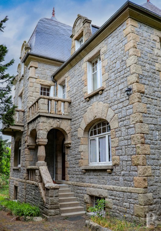 Character houses for sale in France near to Dinard and the banks of the
