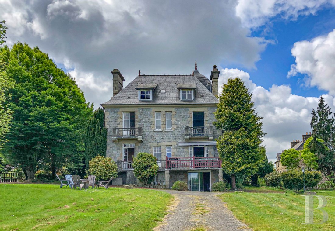 Character houses for sale in France near to Dinard and the banks of the