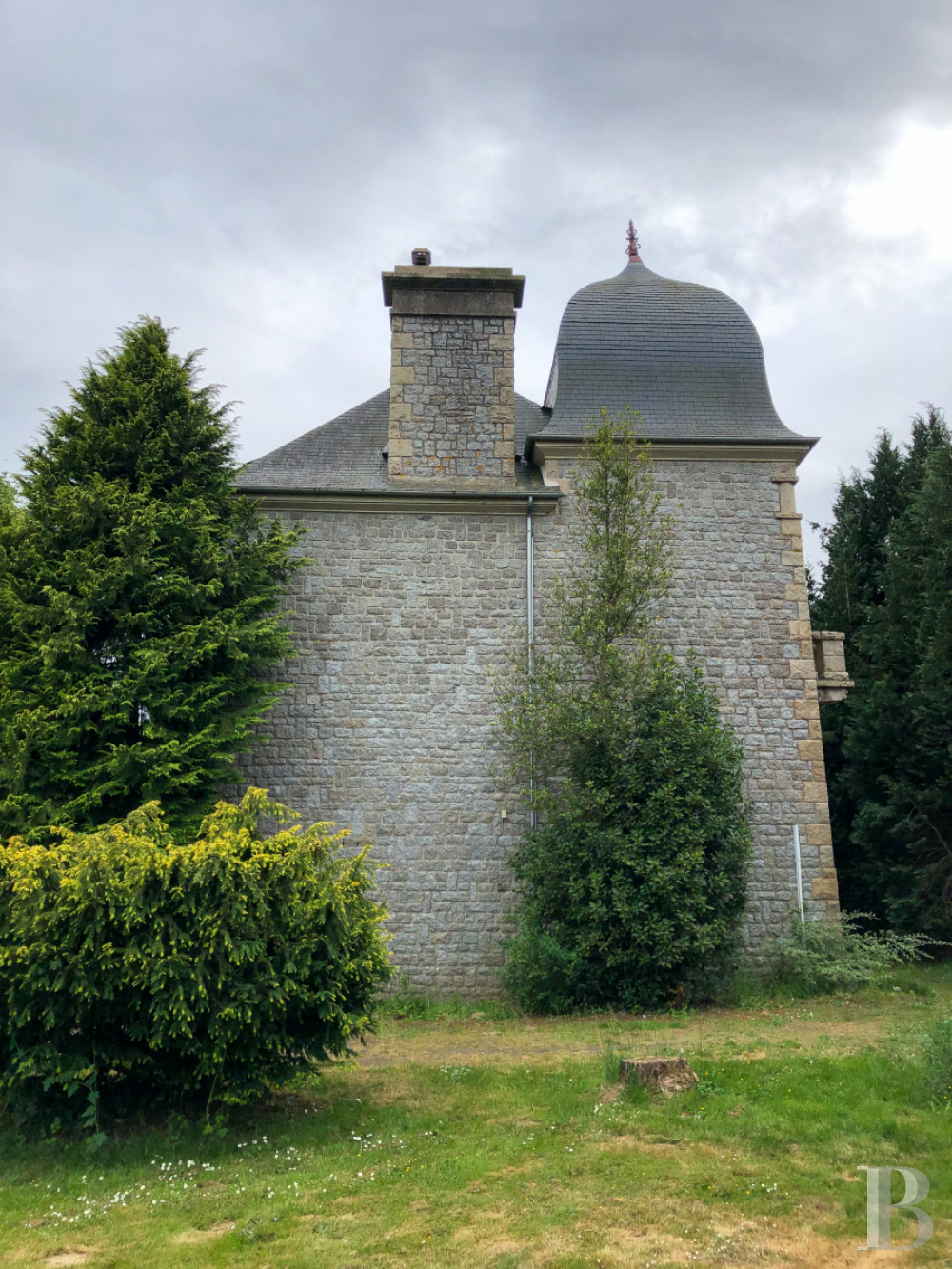 Character houses for sale in France near to Dinard and the banks of the