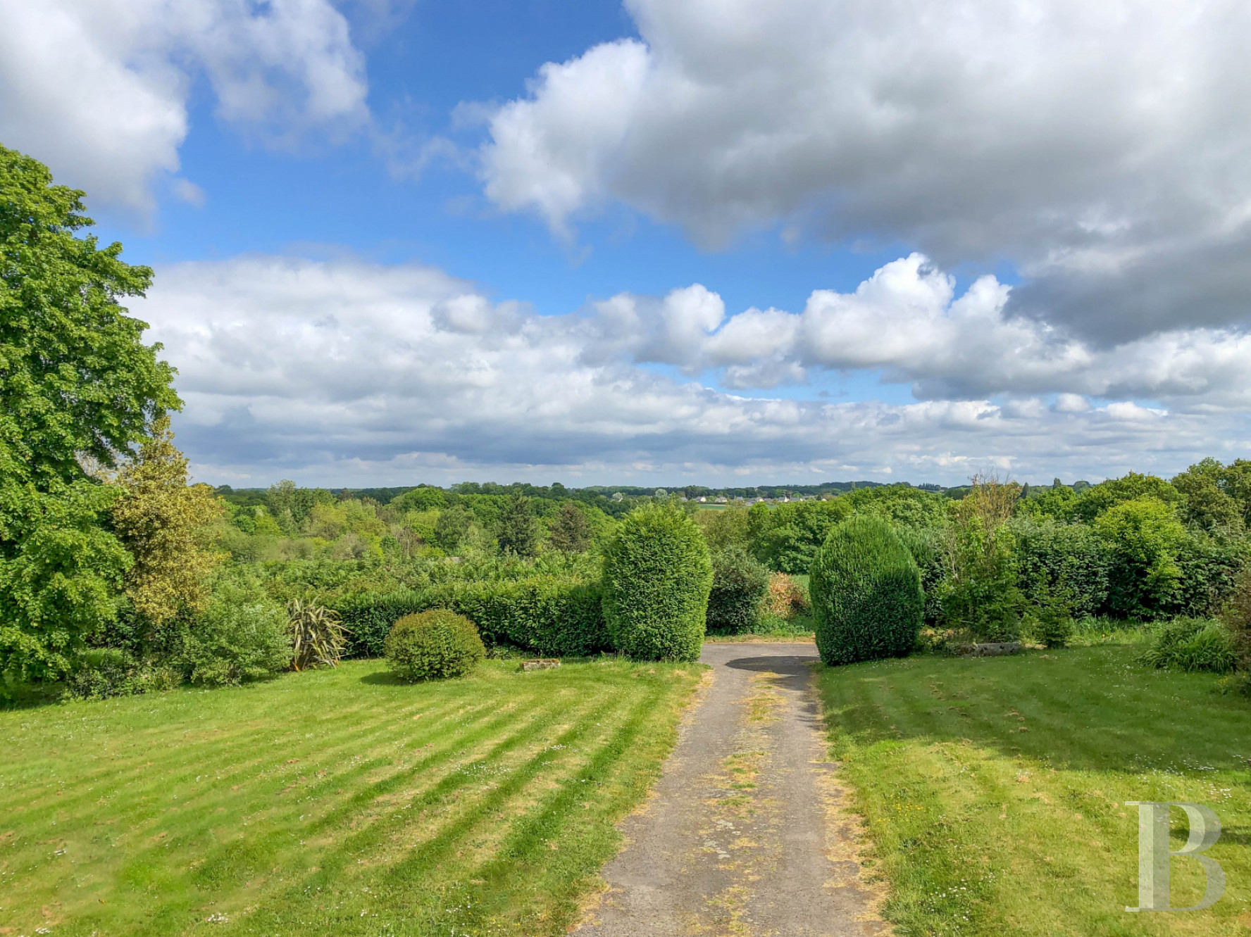 Character houses for sale in France near to Dinard and the banks of the