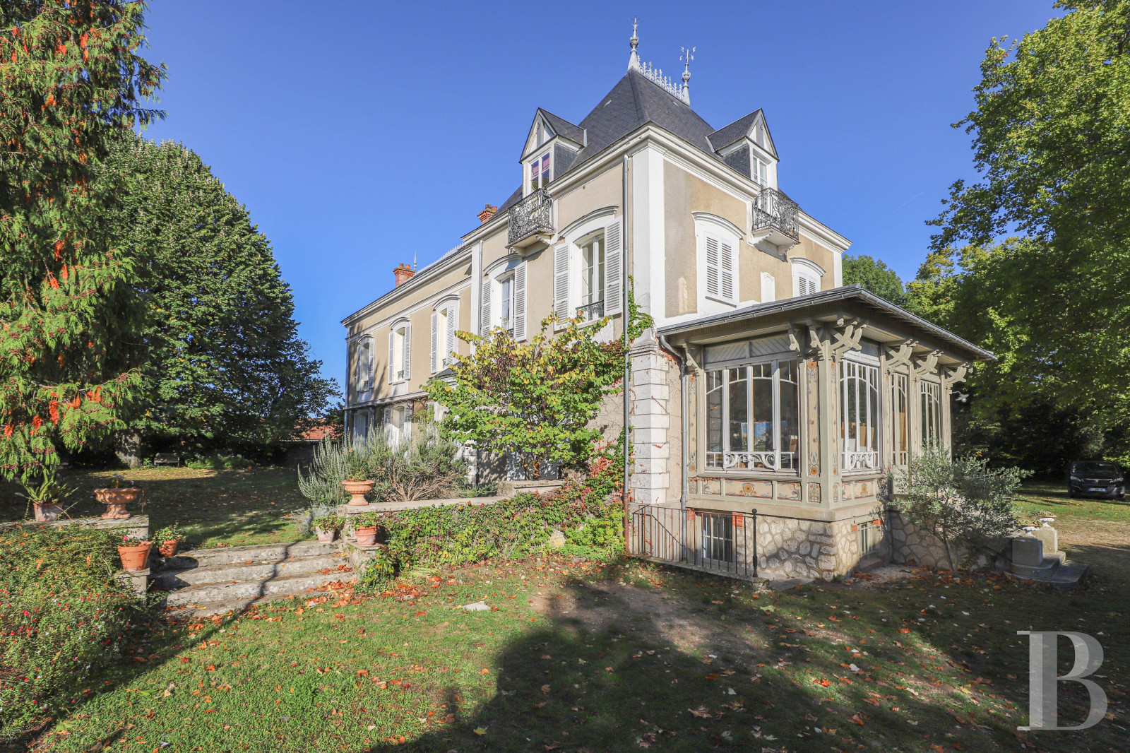 Residences for sale in France near Fontainebleau