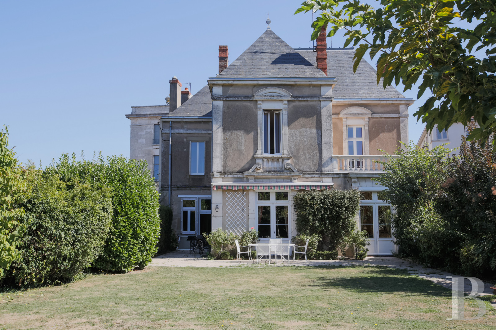Mansion houses for sale in France in the town centre of Burgundy’s Autun