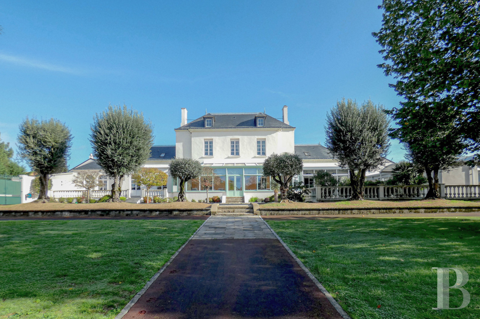 Residences for sale in France near Nantes
