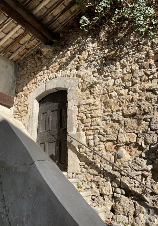 Village houses for sale in France in the Rhône valley of Provence