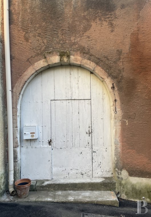 Village houses for sale in France in the Rhône valley of Provence