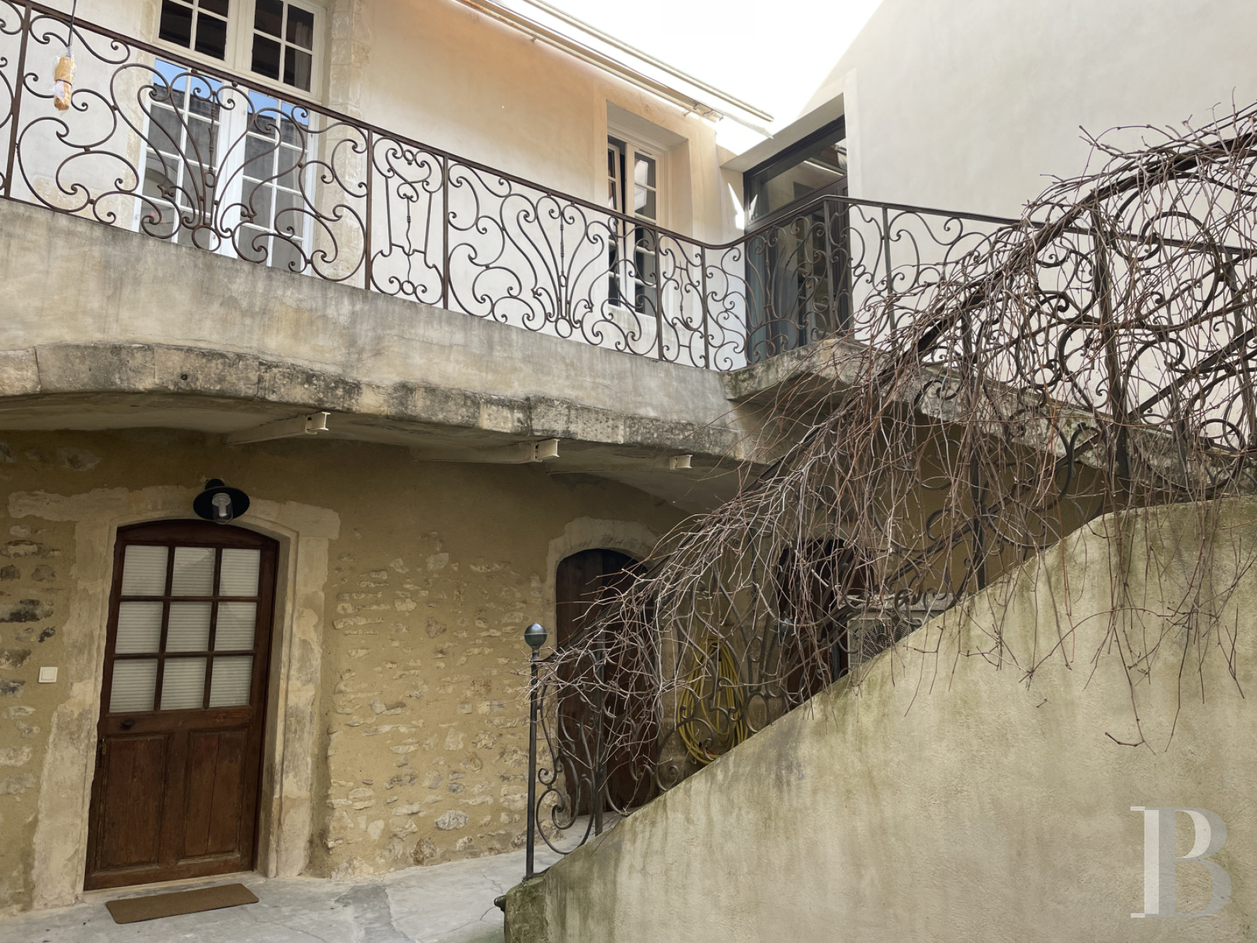 Village houses for sale in France in the Rhône valley of Provence