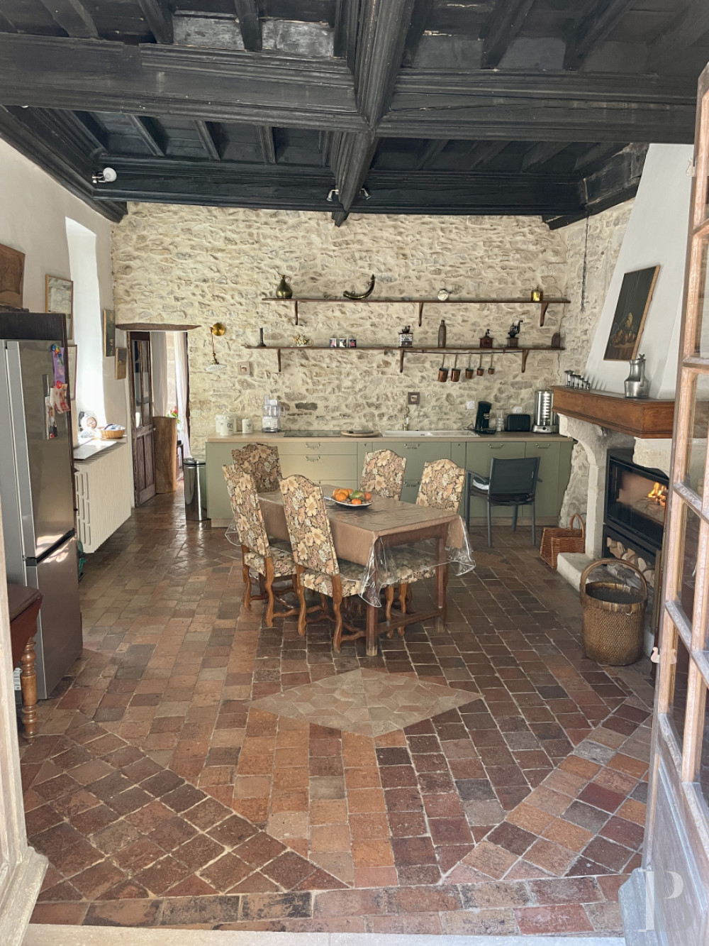 Village houses for sale in France in the Rhône valley of Provence