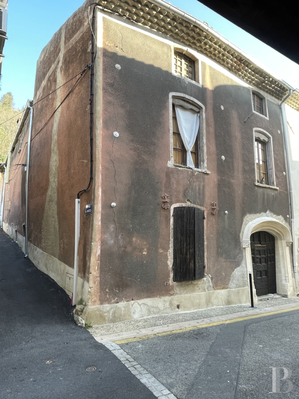 Village houses for sale in France in the Rhône valley of Provence