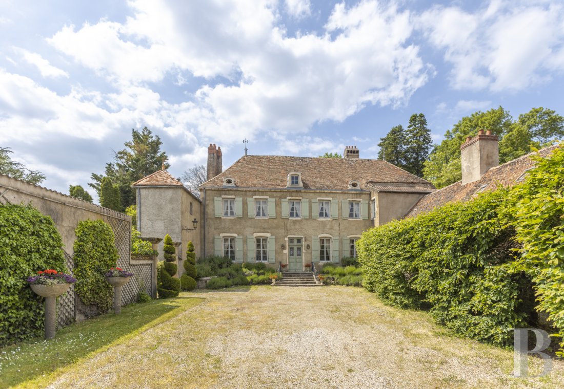 Residences for sale in France thirty minutes from Beaune