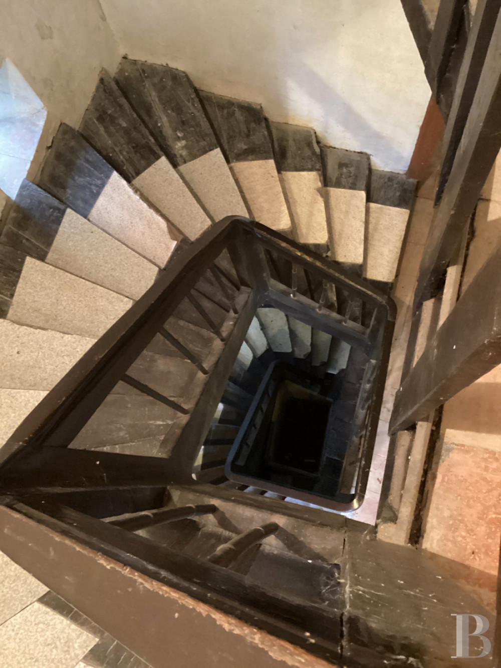 Character houses for sale near le Mans in France