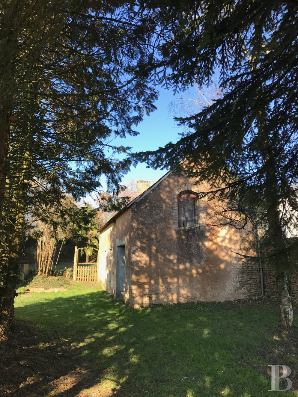 Character houses for sale near le Mans in France