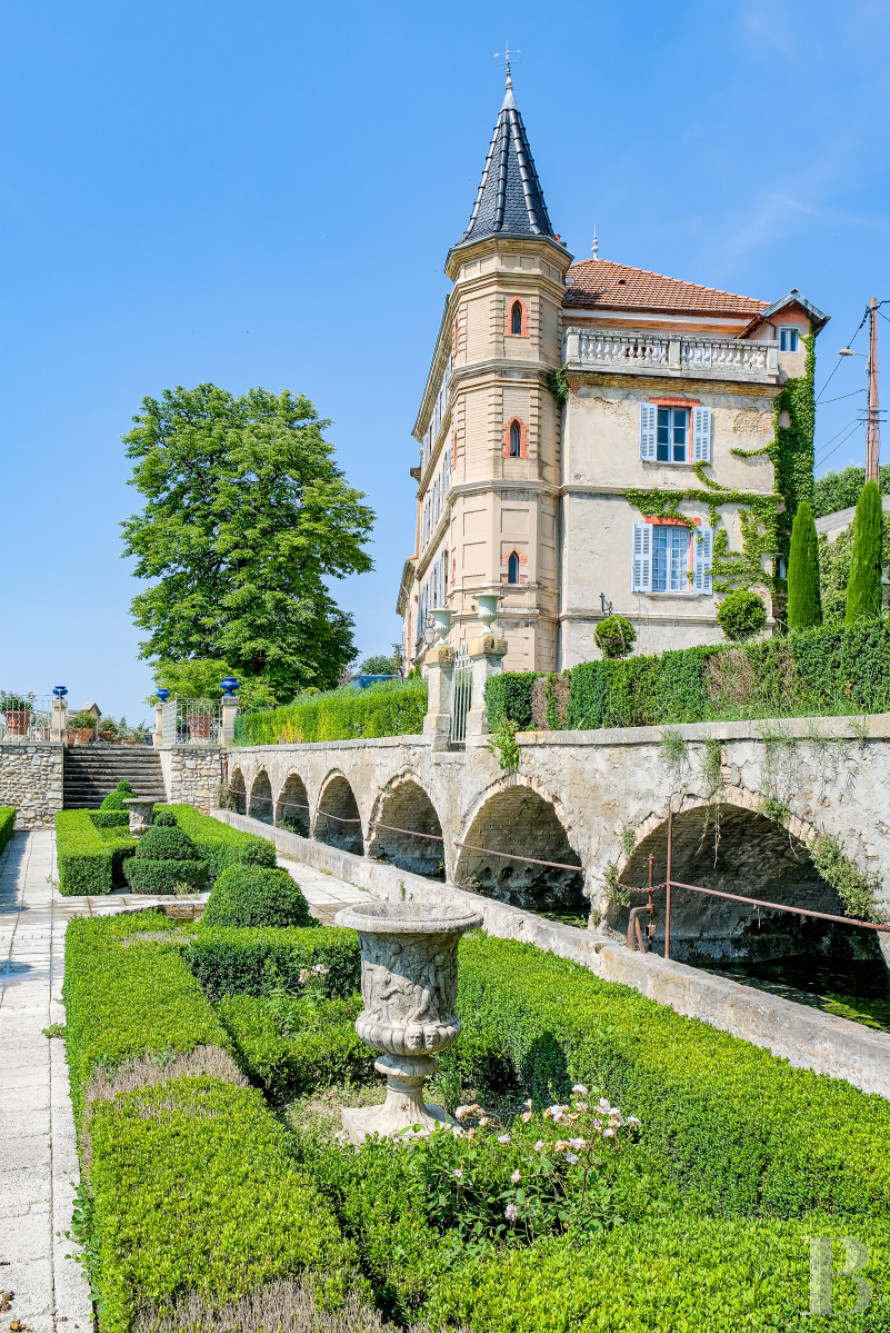 Castles / chateaux for sale in France near Manosque