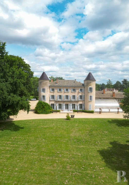 Castles / chateaux for sale in France between Lyon, Dijon and Geneva