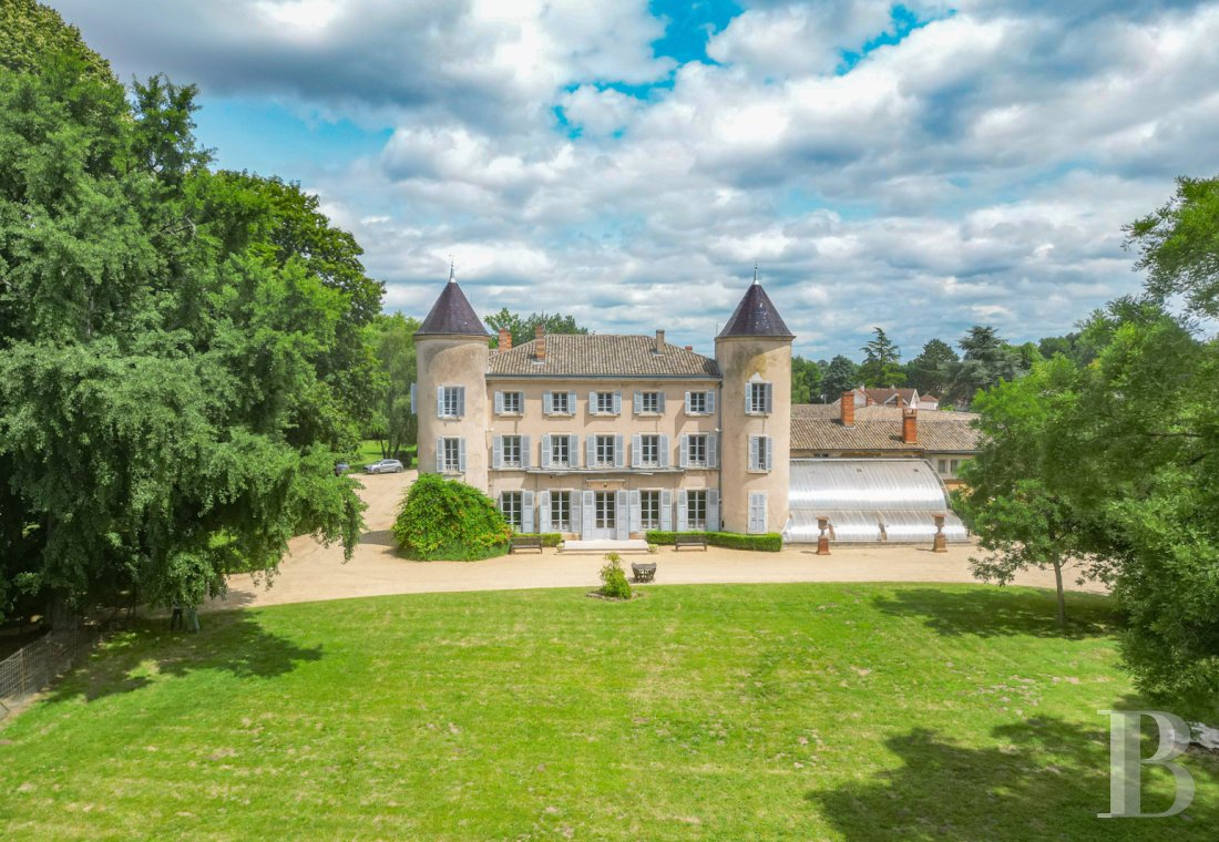 Castles / chateaux for sale in France between Lyon, Dijon and Geneva