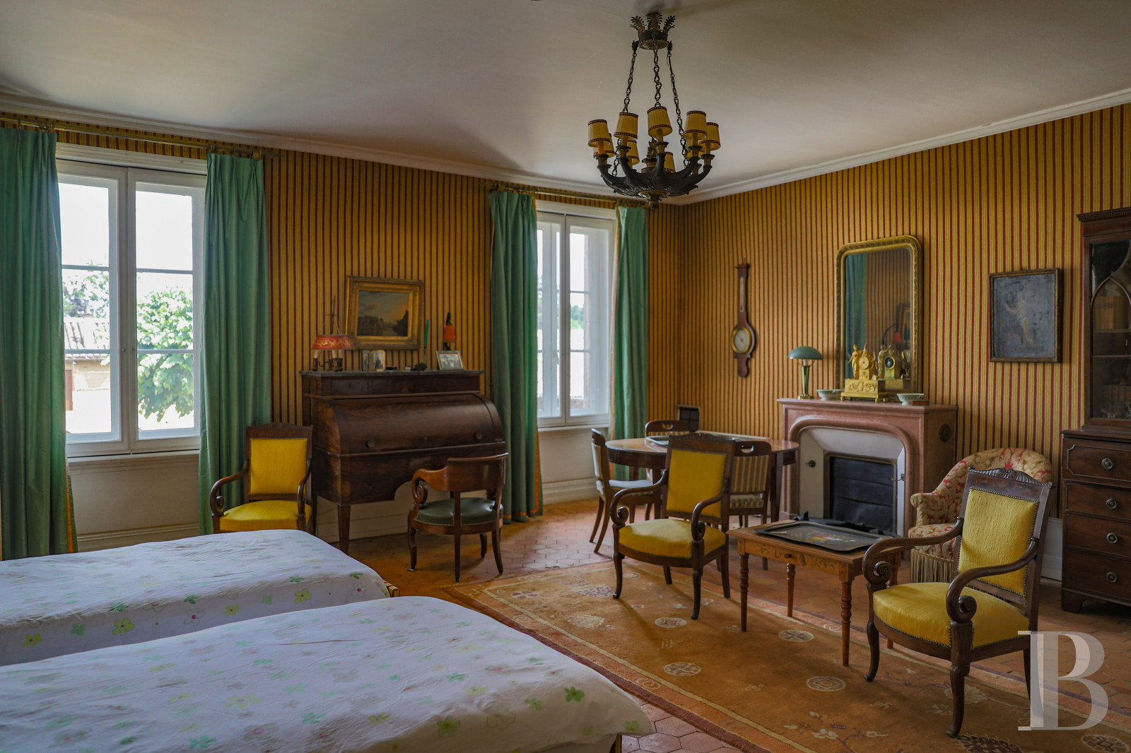 Castles / chateaux for sale in France between Lyon, Dijon and Geneva