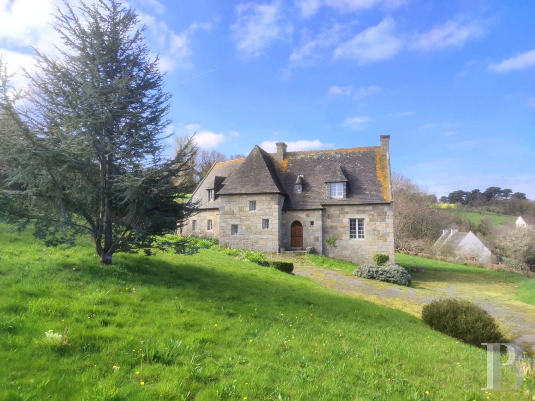 Character houses for sale in France on the Pink Granite Coast in Brittany