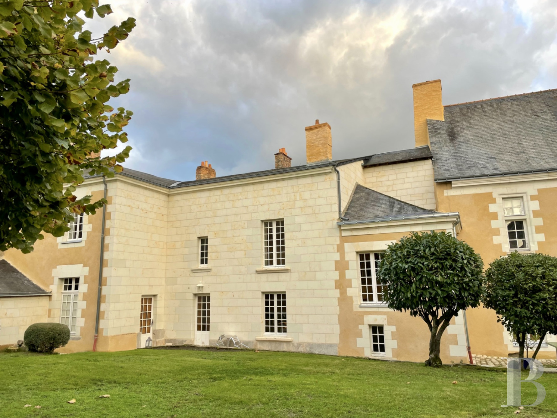 Mansion houses for sale Anjou region in France