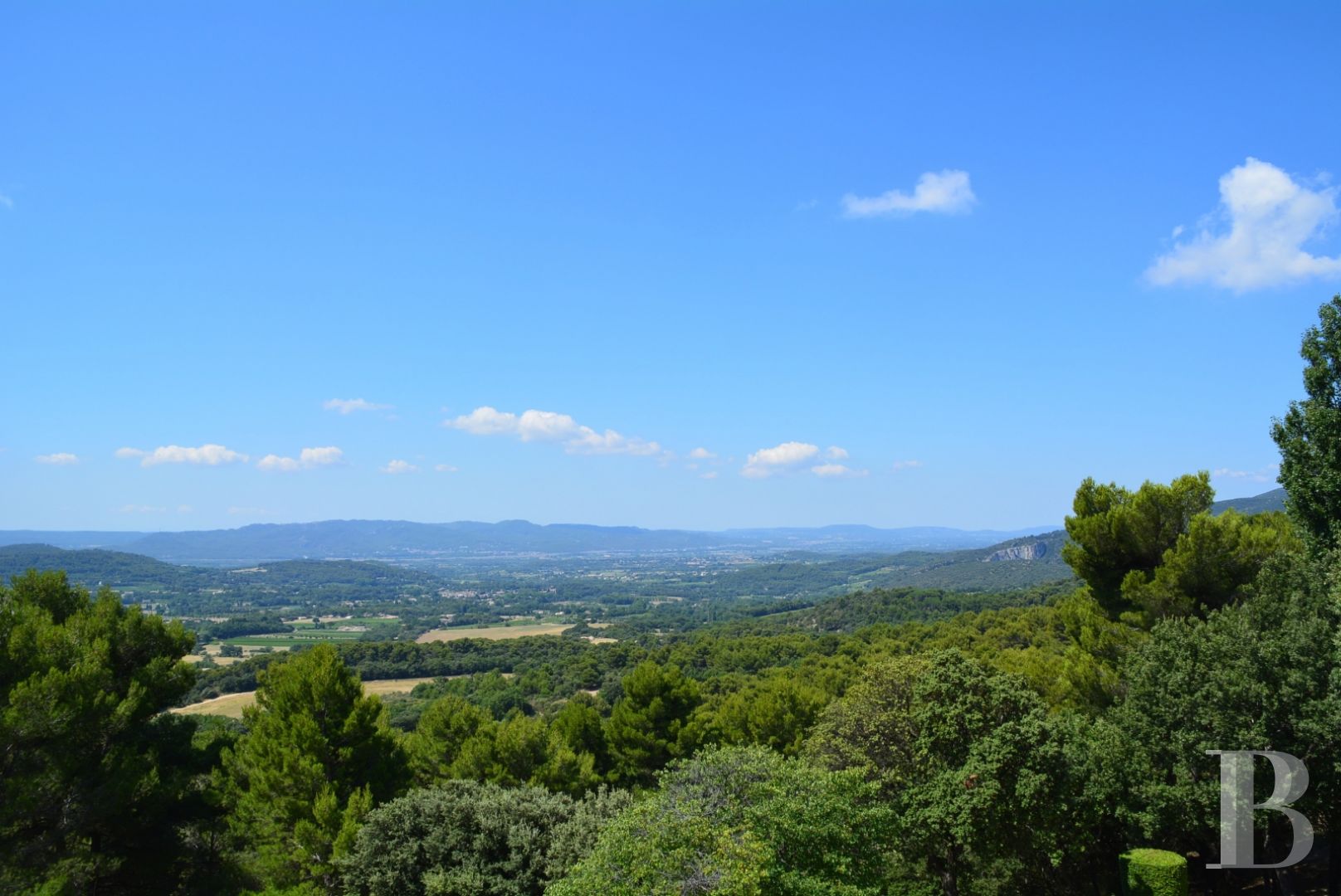 An estate spanning more than 300 hectares in the heart of Luberon