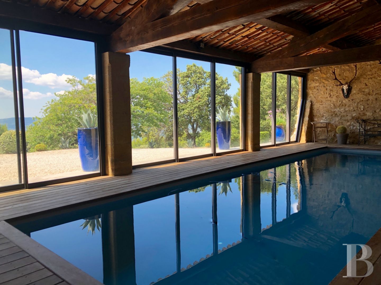 An estate spanning more than 300 hectares in the heart of Luberon Nature Park France mansions