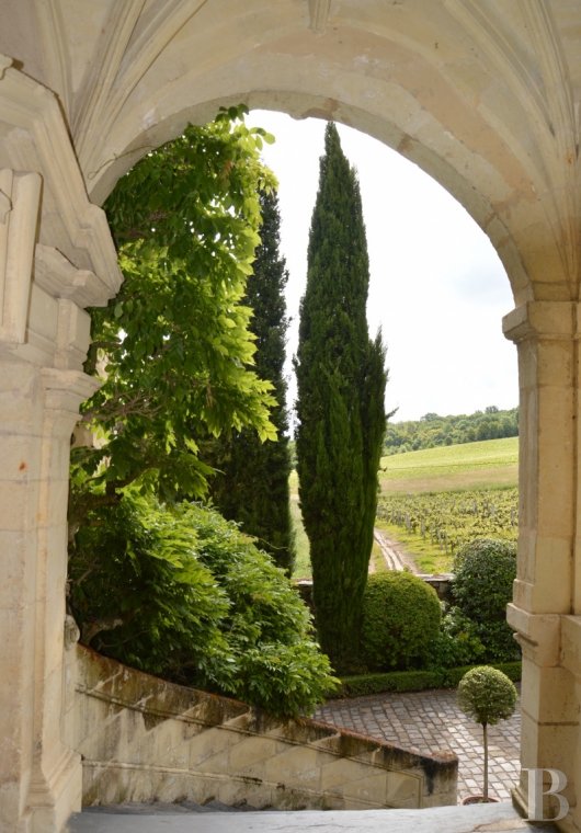 A renaissance manor with classified gardens not far from the Loire in Anjou - photo  n°3