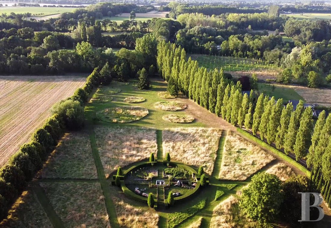 A renaissance manor with classified gardens not far from the Loire in Anjou - photo  n°4