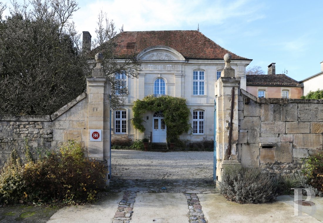An 18th century chateau at the heart of a village in the Meuse, between Saint-Dizier and Bar-le-Duc - photo  n°1