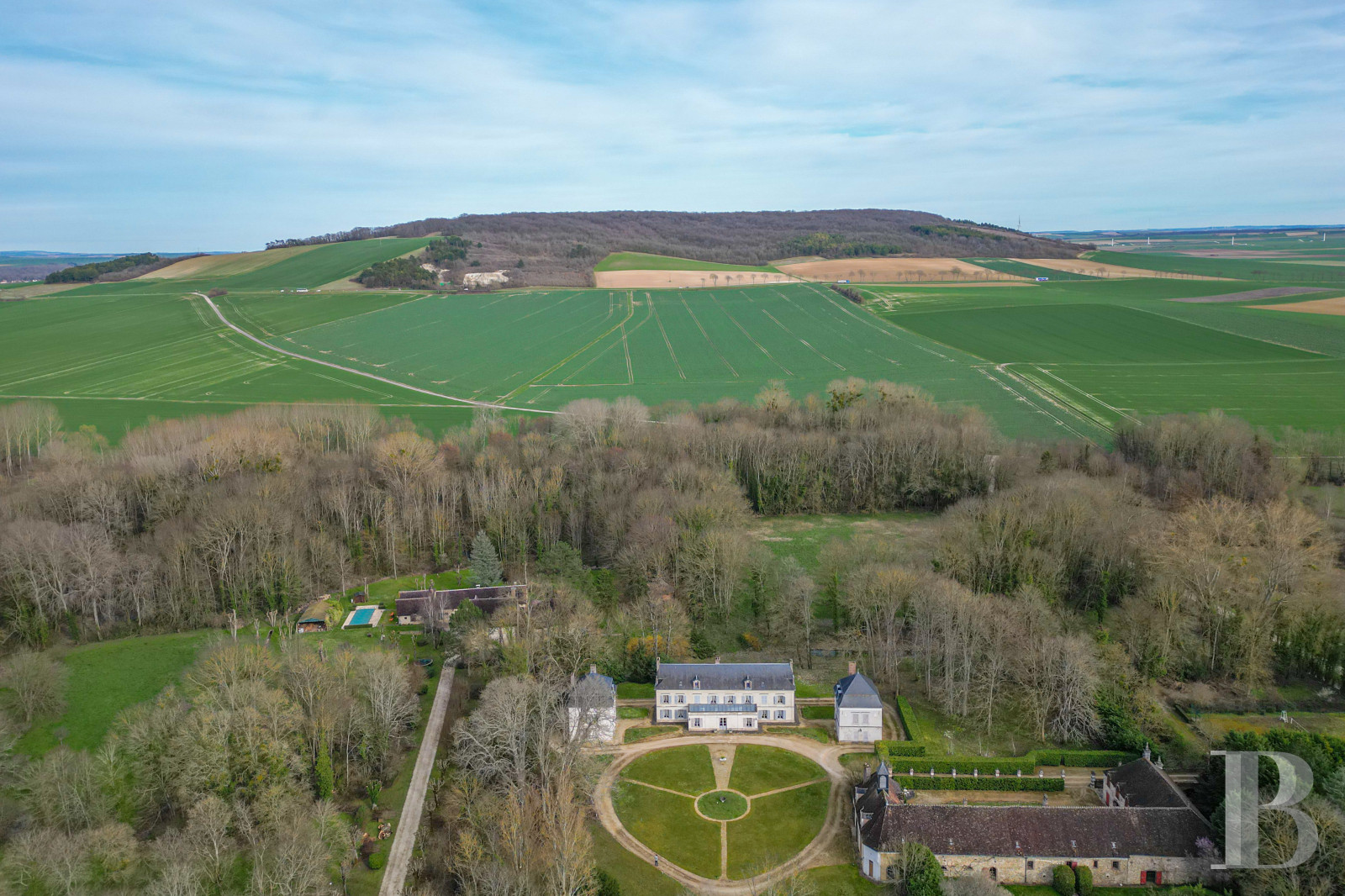 Castles / chateaux for sale in France burgundy near Sens and Joigny