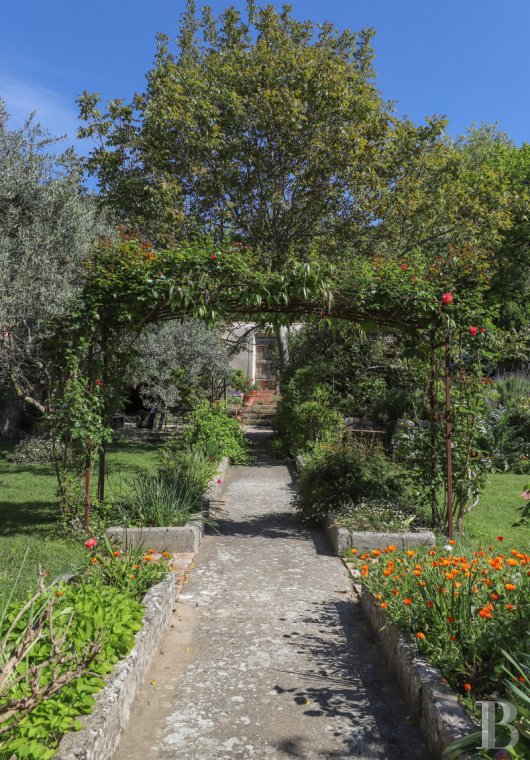 An 18th century house and garden in the heart of a village in Lorgues, the Var countryside - photo  n°3