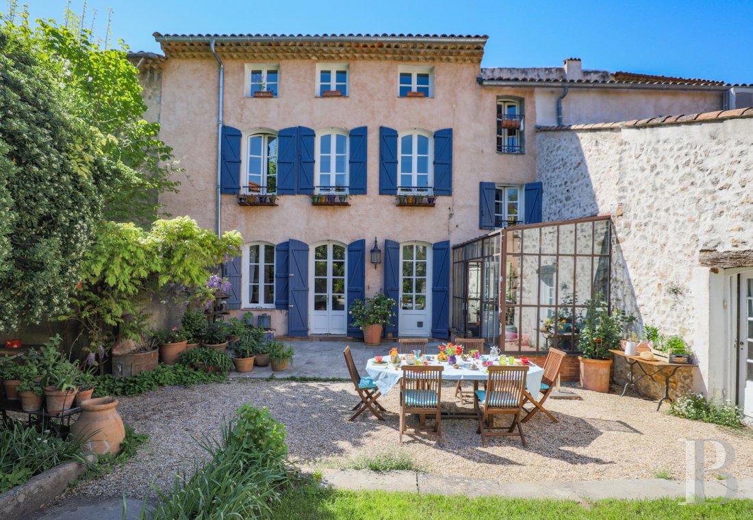 An 18th century house and garden in the heart of a village in Lorgues, the Var countryside - photo  n°1