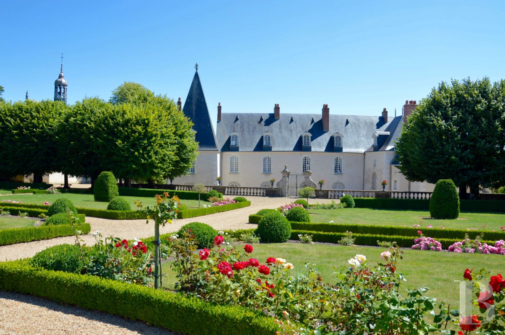 Castles / chateaux for sale in France near Laval