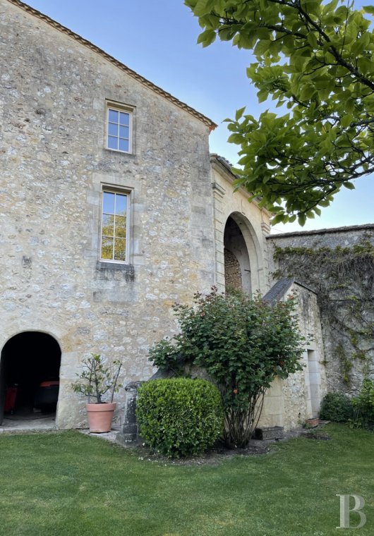 character properties France aquitaine two houses - 9