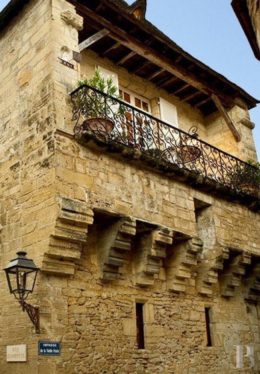 A former mansion with medieval origins now housing five bright suites in Sarlat - photo  n°2
