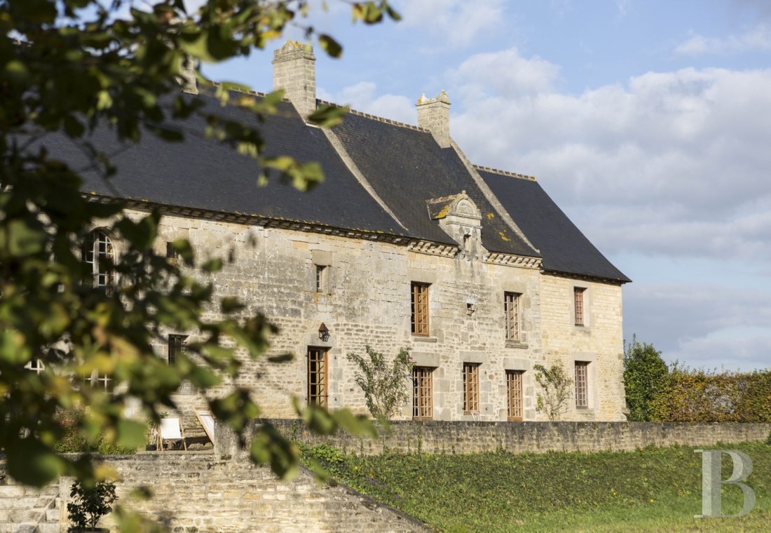 A welcoming manor perched by the edge of a river in the land of shelly sands on the way to Dinan - photo  n°1